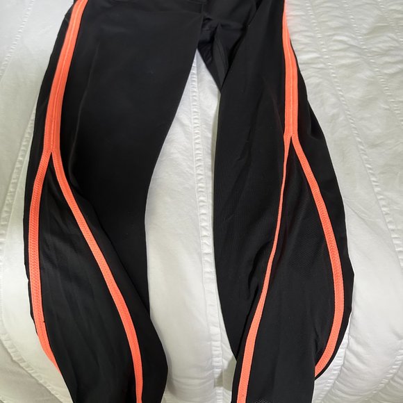 EUC Lululemon Black Leggings with Coral Lining - Picture 2 of 4